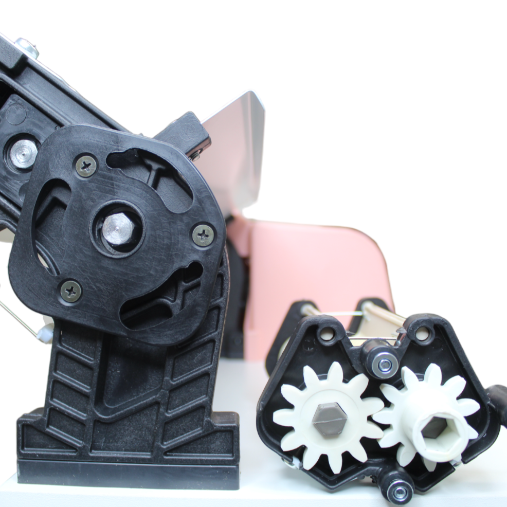 TREVI Fondant and dough rolling sheeter 14½" width cylinder, electric, with dough cutter, non-stick rollers, PINK - Image 8