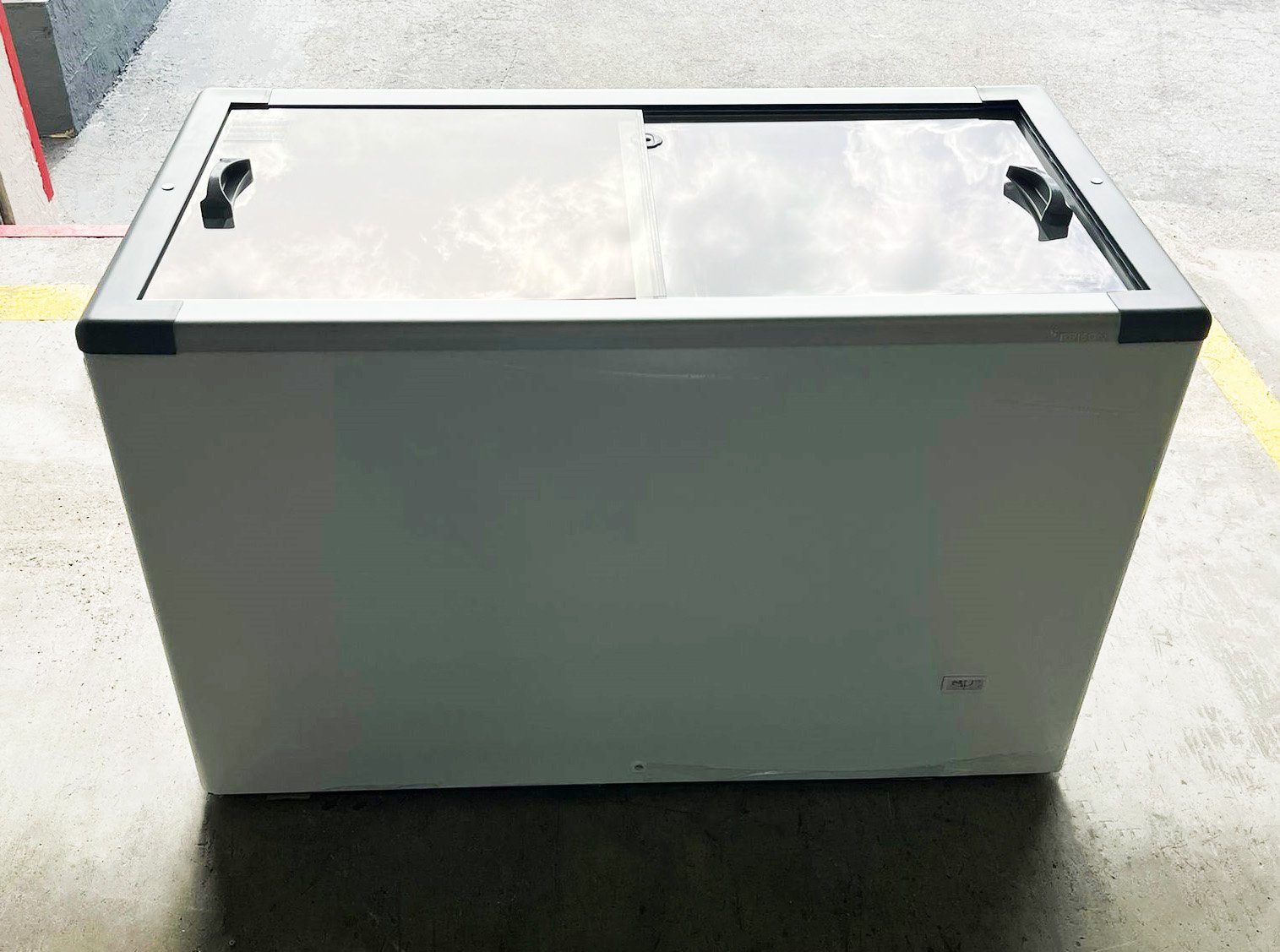 11 cu. ft. or 311 L Flat Glass Top Sliding Lid Display Chest Freezer (HFSL311-1V033) - Image 2