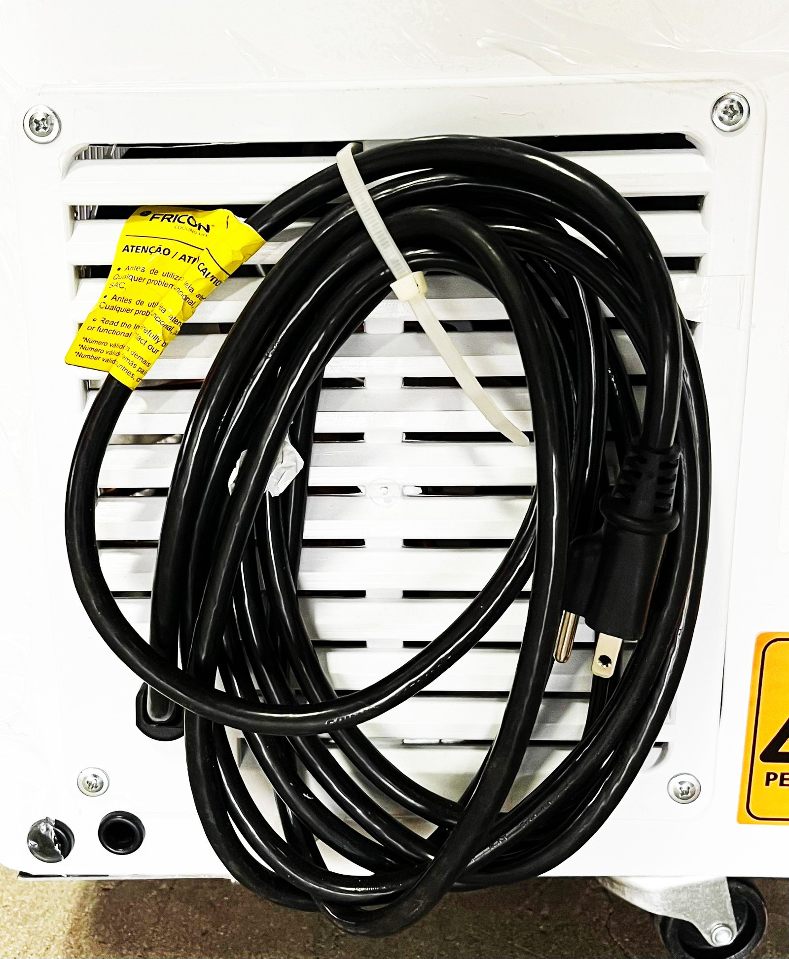 Fricon HFSL503 Flat Glass Top Sliding Lid Display Chest Freezer (HFSL503-1V021) - Image 4